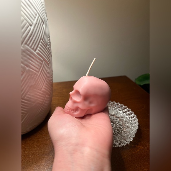 Handmade Skull Candle - Grapefruit Mango - Picture 3 of 5